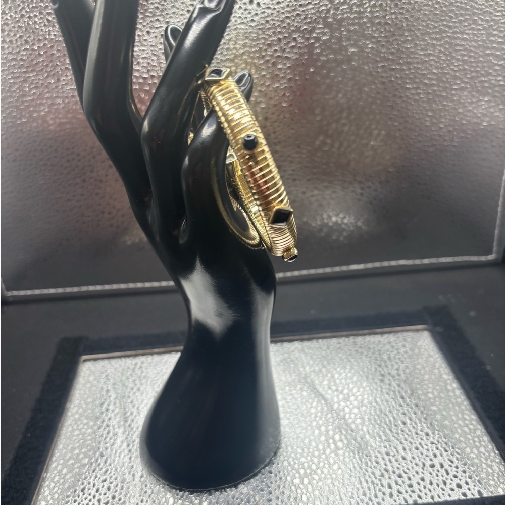 Elegant Gold and Black Onyx Women's Bracelet